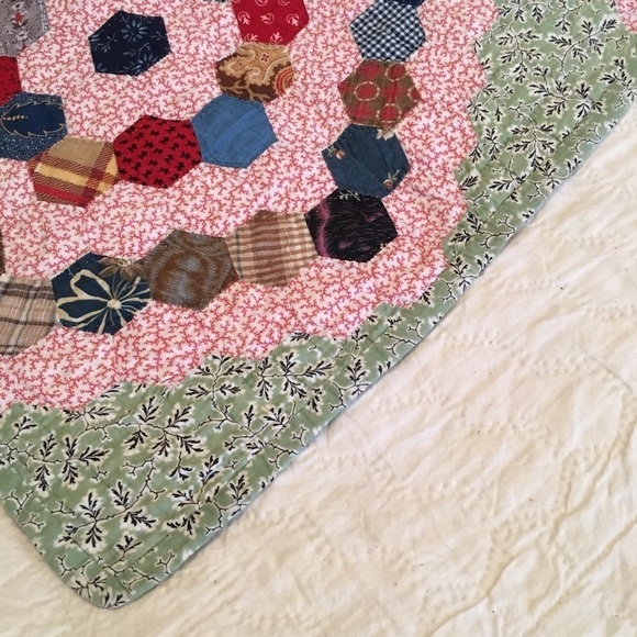 Antique Hand Quilted Flower Garden Quilt - Picture 5 of 8